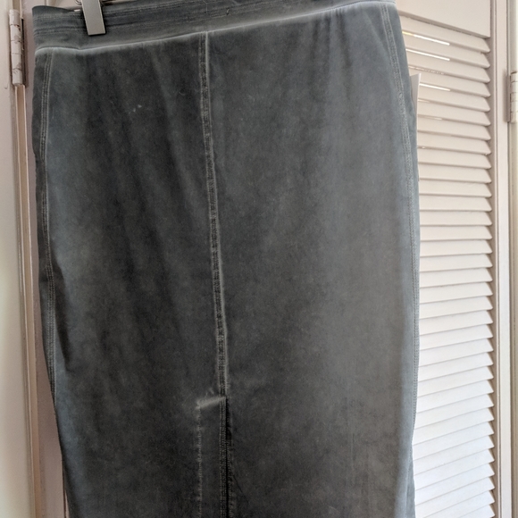 Women's Skirt - Picture 2 of 5